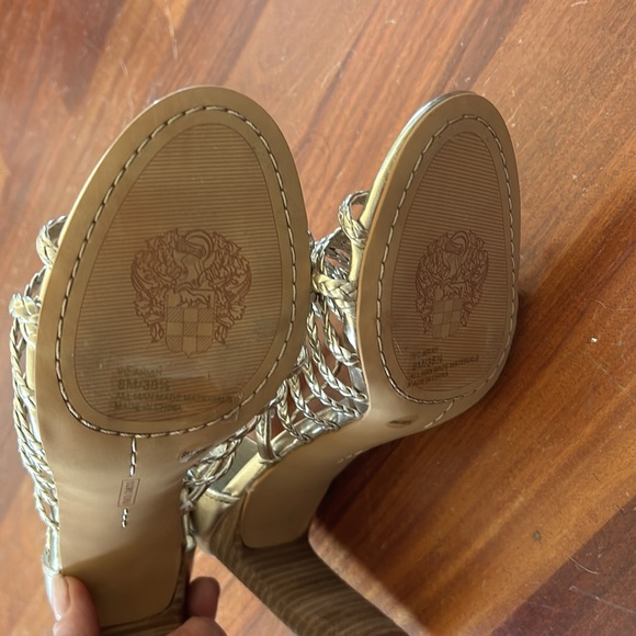 New never worn Vince Camuto Ariah leather pale gold, strappy sandals size 8 - Picture 4 of 6